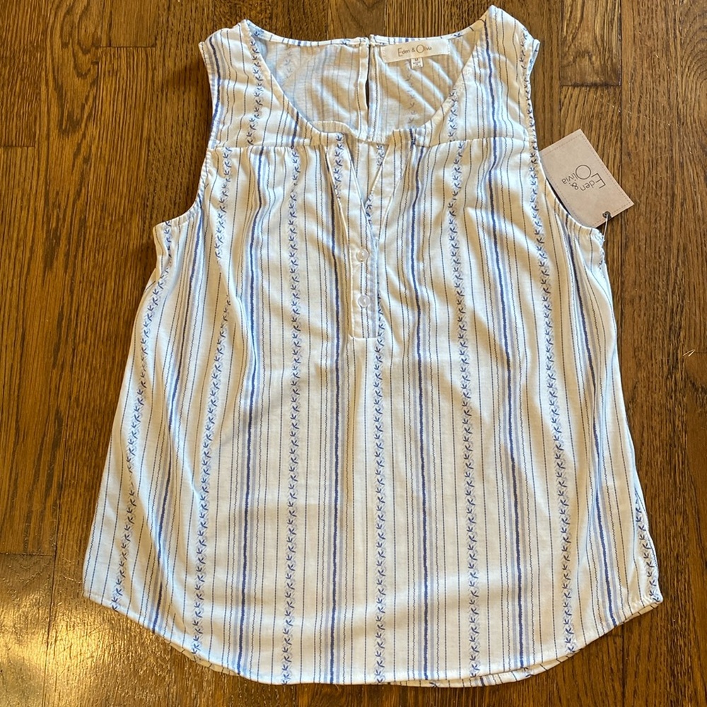 Eden & Olivia sleeveless top NWT Med Blue & White